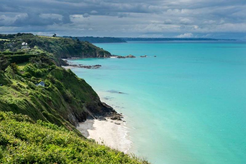 Holiday home Superbe Maison 4 Personnes Entre Le Port Et Le Centre, Cour Privative, Wifi & Netflix Gratuits Saint-Brieuc