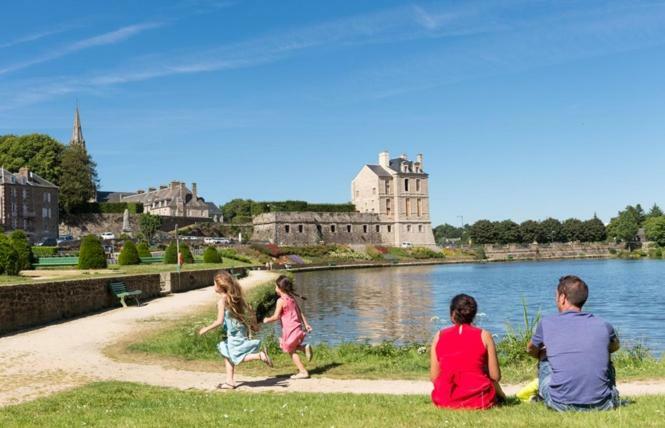 Superbe Maison 4 Personnes Entre Le Port Et Le Centre, Cour Privative, Wifi & Netflix Gratuits Holiday home *